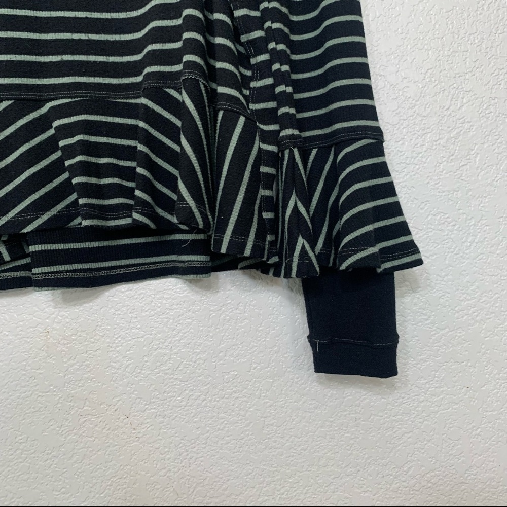 We The Free oversized peplum striped bell sleeve thermal black gray - Picture 6 of 10